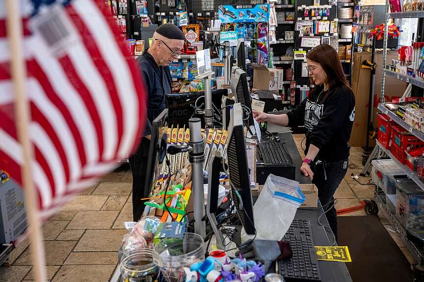 Small business optimism falls amid economic uncertainty