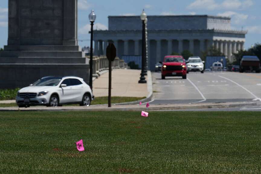 White House plans intense schedule to complete arch