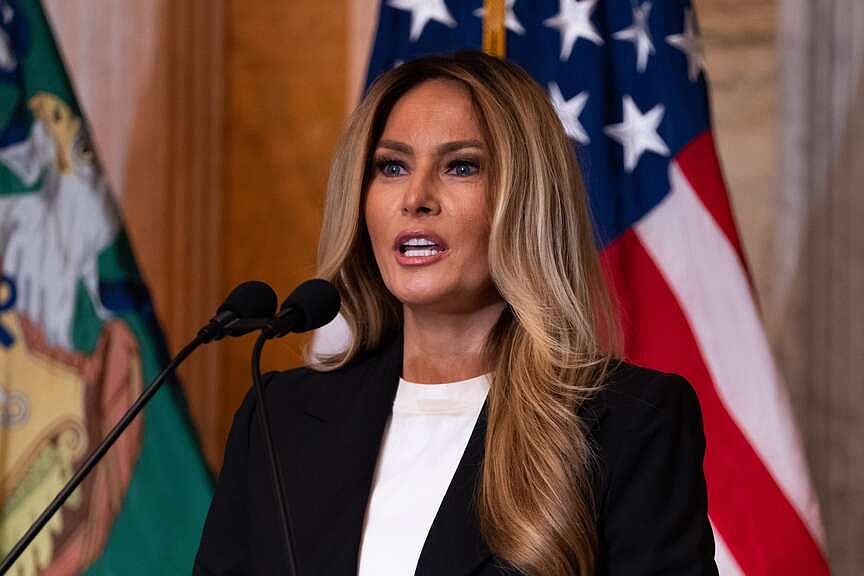 arkansasonline.com - FATIMA HUSSEIN The Associated Press - First lady launches program for foster children accounts | Arkansas Democrat Gazette