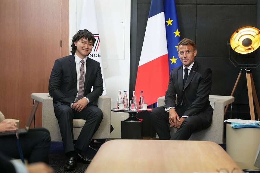 France’s Macron urges cooperation on AI regulation