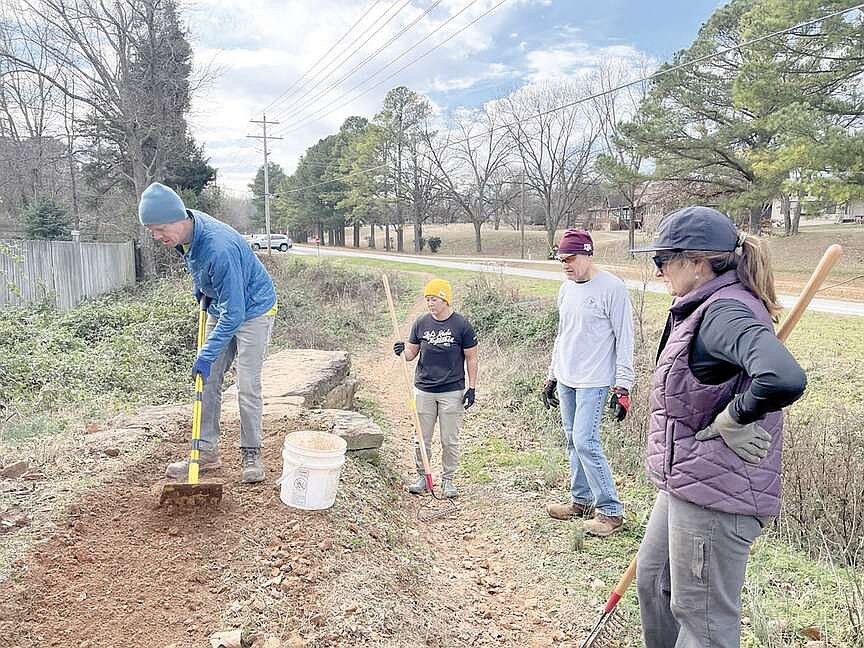 Volunteers pitch in on Bella Vista trails
