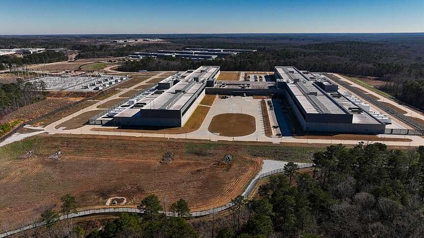 Regulators back faster power for AI centers