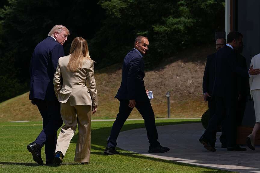 Italy slams Trump claim Meloni begged for photo