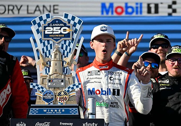 Heim hits wall, ruins tires, but collects a victory | Northwest Arkansas Democrat-Gazette
