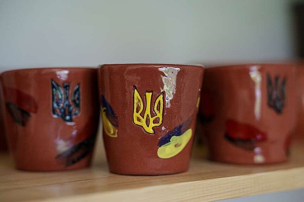 Blind Ukrainian veteran teaches pottery | The Arkansas Democrat