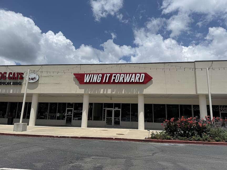 RESTAURANT TRANSITIONS: Riverdale wing place moving ‘Forward’; Mad Slice open on River Market’s edge