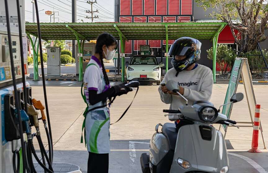 arkansasonline.com - CHAN HO-HIM, ALLAN OLINGO and ANTON L. DELGADO The Associated Press - Iran war skyrocketed EV purchases | Arkansas Democrat Gazette
