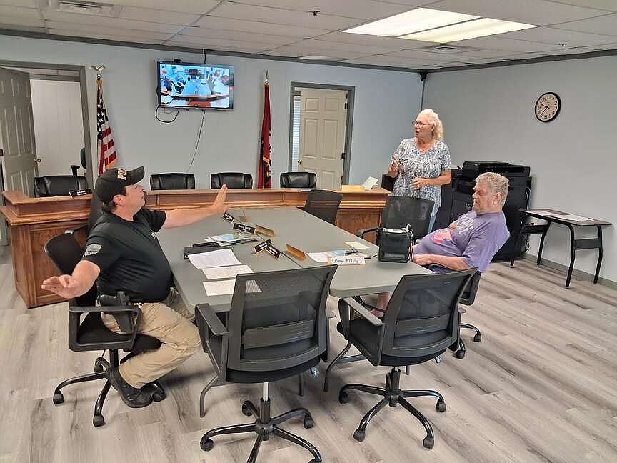 Interim Mountain Pine mayor questions sale of city-owned vehicle
