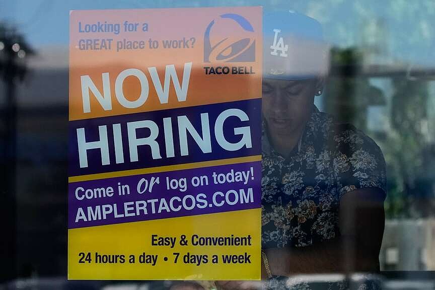 Weekly applications for jobless aid fall to 215 , 000 | The Arkansas Democrat - Gazette