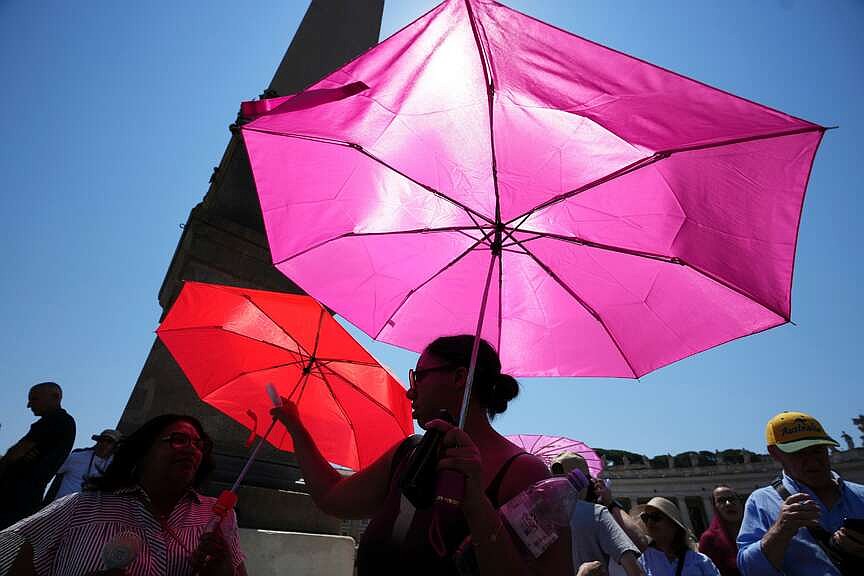 France links deaths to heat wave