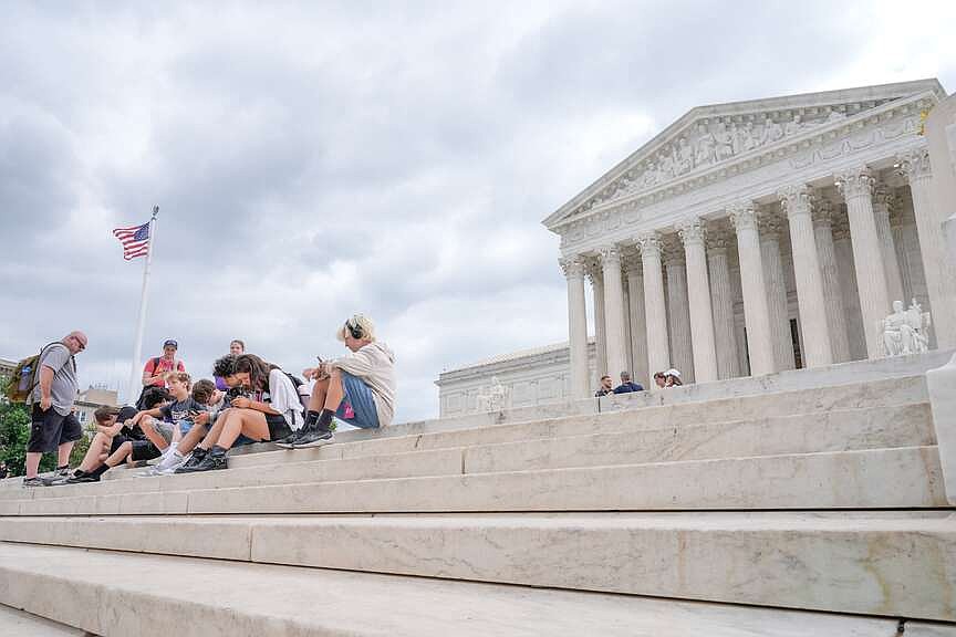 Justices allow Trump to fire agency chiefs