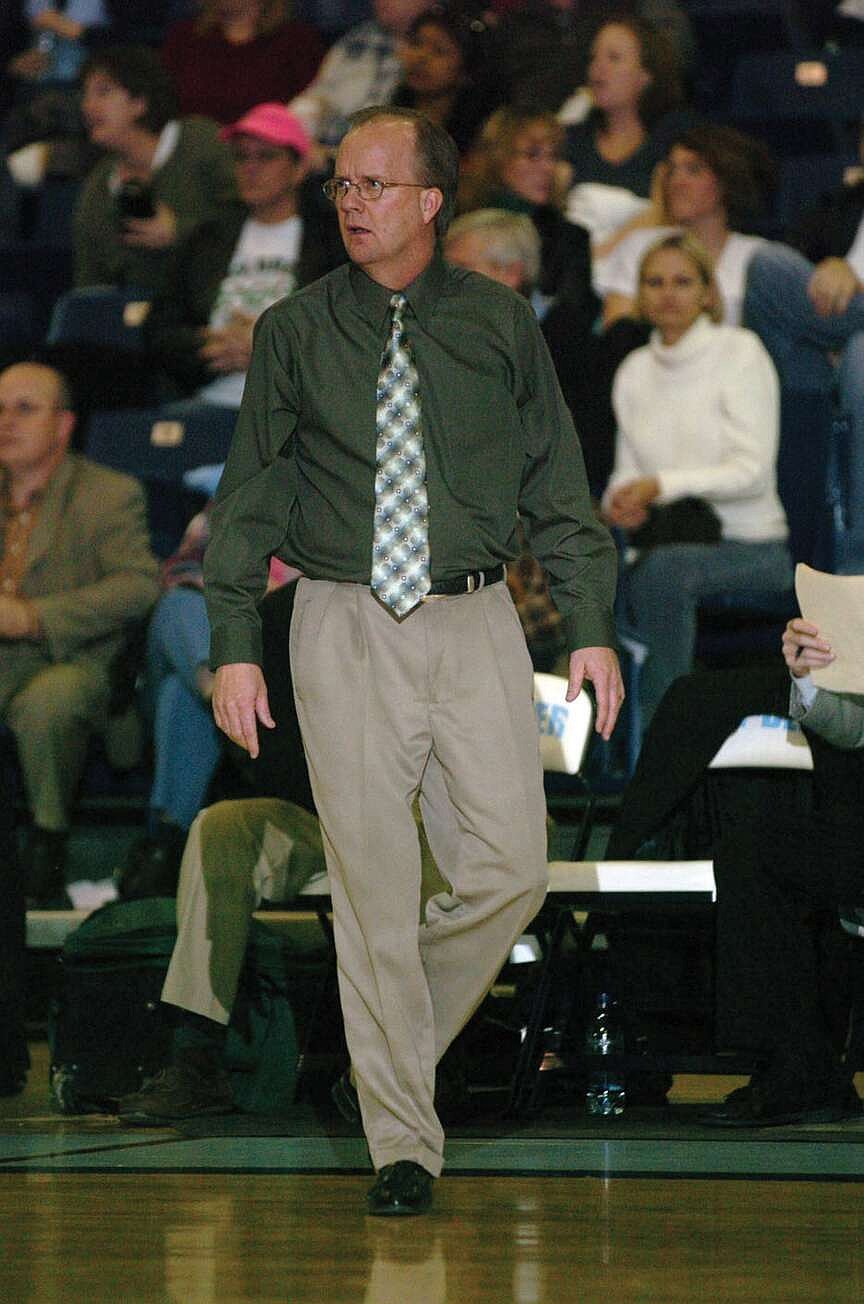 Longtime Van Buren coach Randy Loyd to be enshrined into Arkansas High School Coaches Associates Hall of Fame