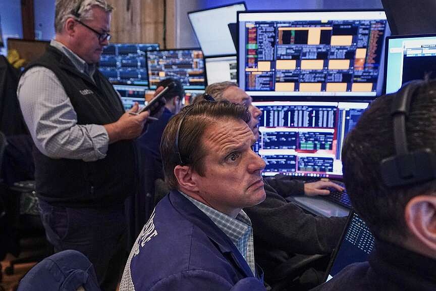 Stocks rise as chipmaker SK Hynix debuts in US