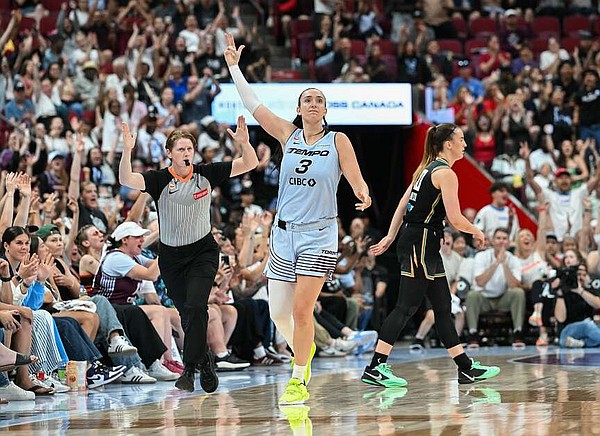 Thrown shoe taints Toronto's victory | Arkansas Democrat Gazette