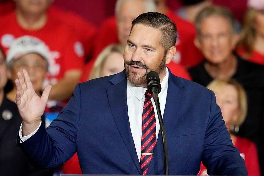 Election officials in Arizona reach deal