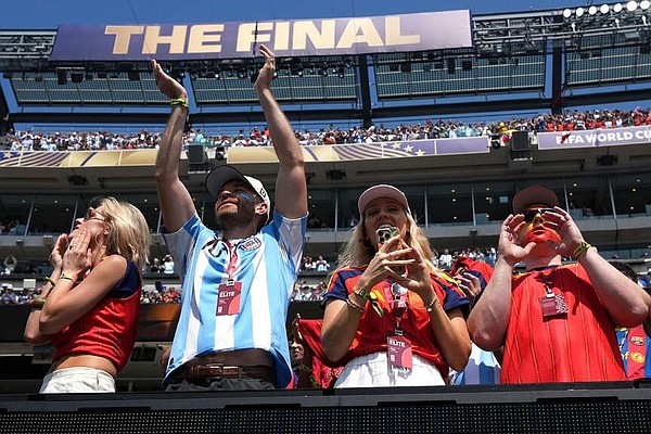 They sing, they stomp, they dance. World Cup fans from Argentina, Spain spent cash at the final | Arkansas Democrat Gazette