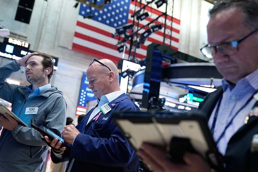 Chipmakers, AI firms lead market to winning day