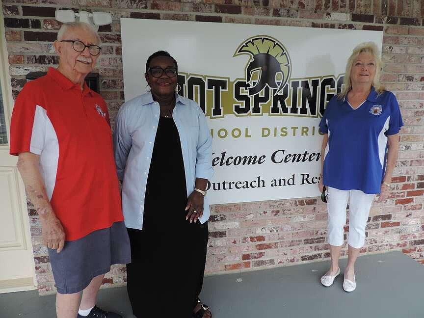 Elks donate $4,000 for Hot Springs School District elementary school clothing closets