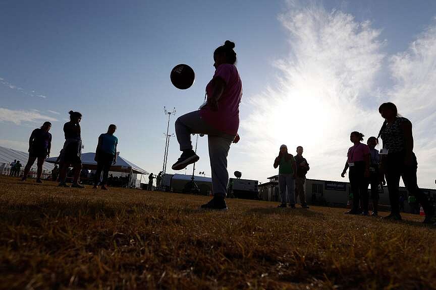 Miles de niños migrantes en EE.UU. enfrentan nuevo riesgo de deportación al expirar acuerdo de ayuda legal