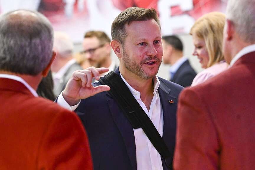 Sound, no fury works for new coach at presser