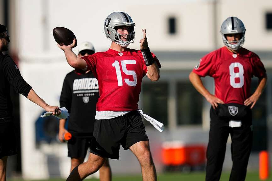 A fired-up Kirk Cousins digs in as Raiders starter while Fernando Mendoza surges in camp
