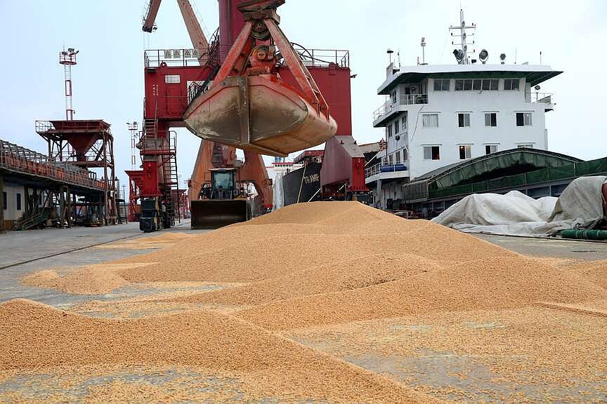 China buys half a million tons of soybeans