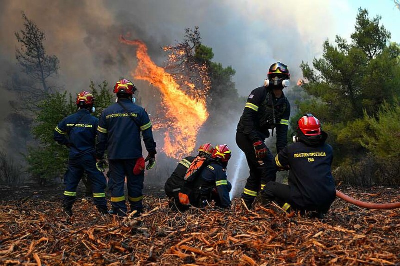 Πυροσβέστες στην Ελλάδα σβήνουν τις φλόγες εν μέσω ανέμου, προειδοποίηση ζέστης | Arkansas Democrat Gazette