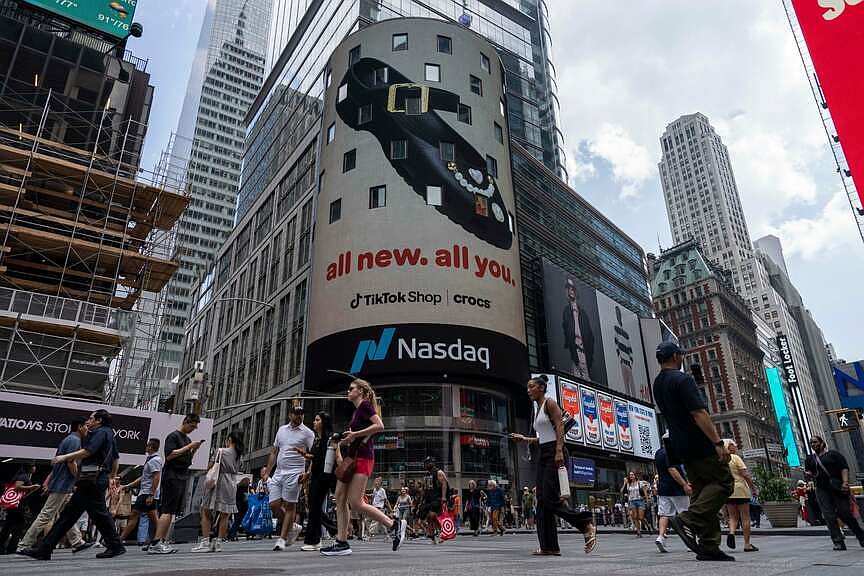 Stocks edge lower as oil prices rise