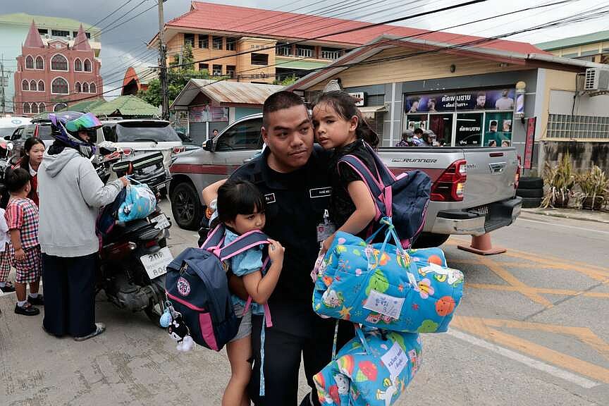 Thai student kills 7, then himself