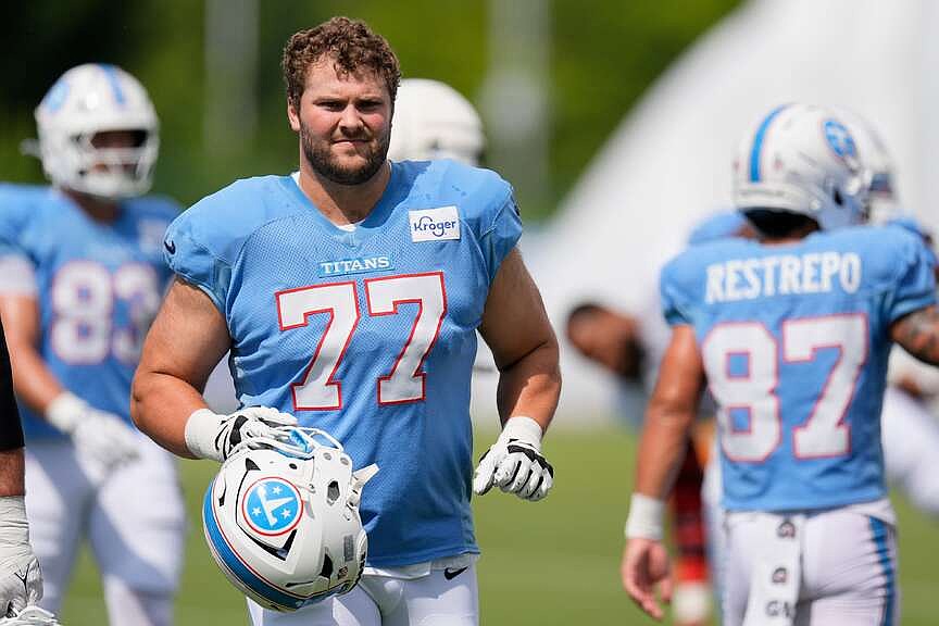 Titans hand Skoronski a $100M, 4-year deal