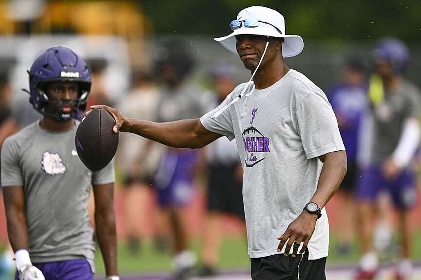 Former Razorback Anthony Lucas moves back to Fayetteville to lead the Purple’Dogs