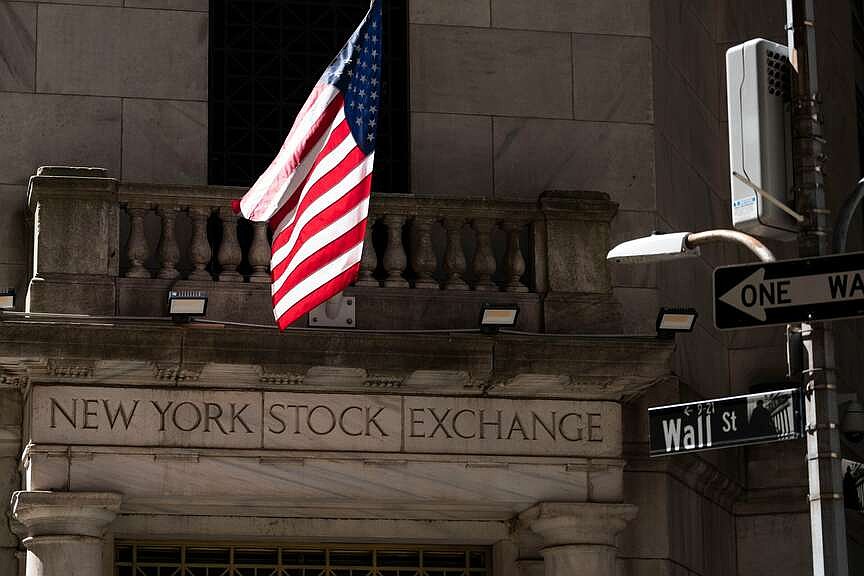 Stocks rise as AI companies beat profit expectations