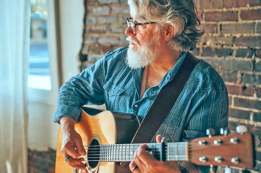 Little Rock singer-songwriter Mark Currey featured at Wednesday Night Poetry