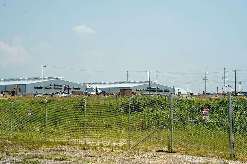 arkansasonline.com - Brody Ford, Josh Saul, Dina Bass and Leonardo Nicoletti Bloomberg (WPNS) - Tech firms aim to woo locals | Arkansas Democrat Gazette