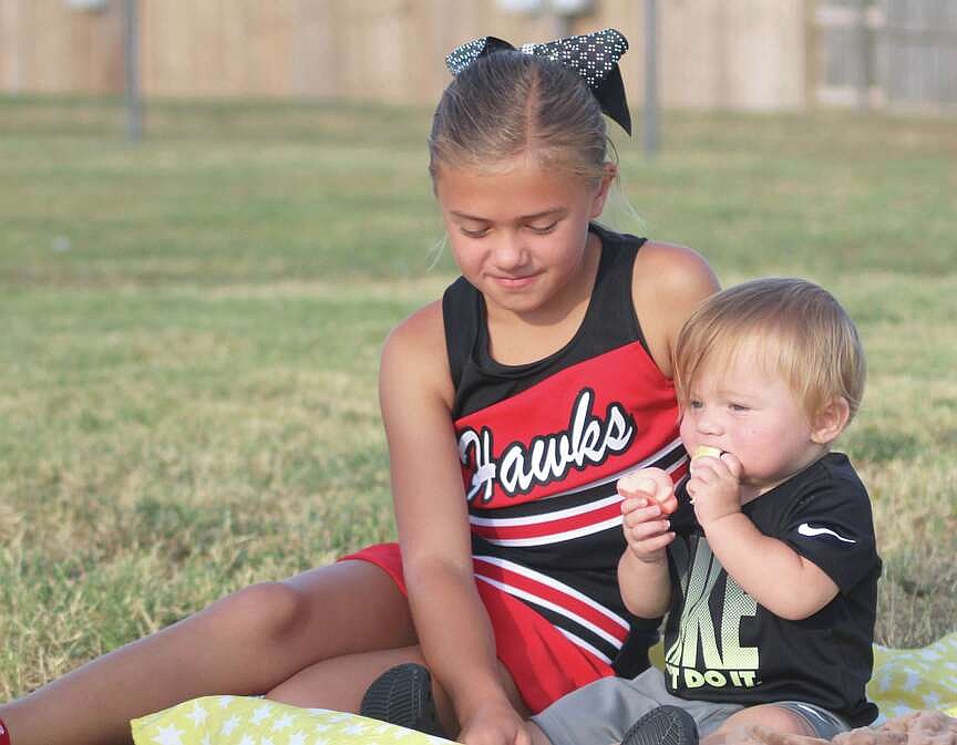 Youngest Blackhawk fans survive the heat