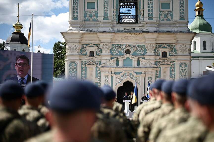 UK to help Ukraine build missiles