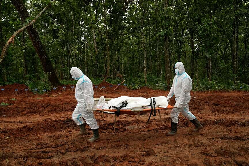 Nepal army aids workers caught in tunnels