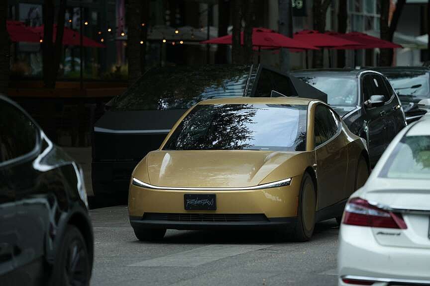 Steering-wheel-less Cybercab by Tesla under investigation