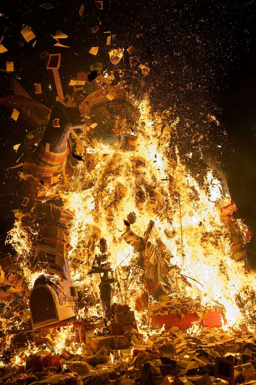 Living look after dead in Malaysia ghost festival