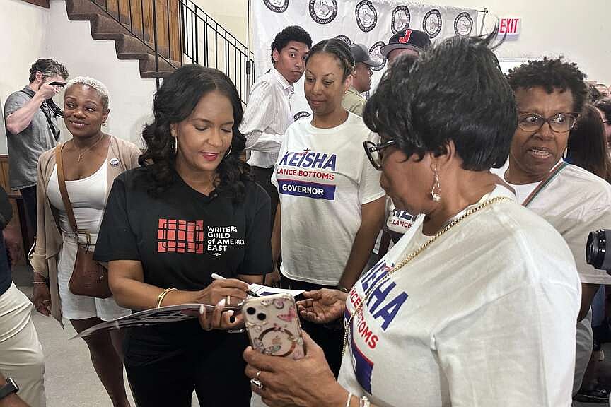 Candidates use holiday to draw greater support
