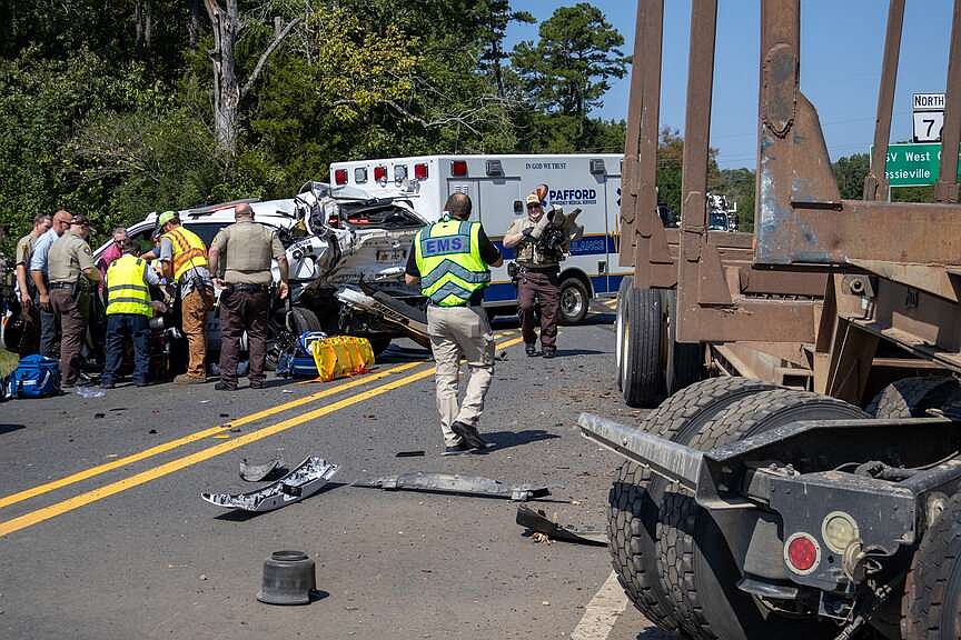 Coverage image for: 4-car crash leaves sheriff’s deputy, 1 other driver injured