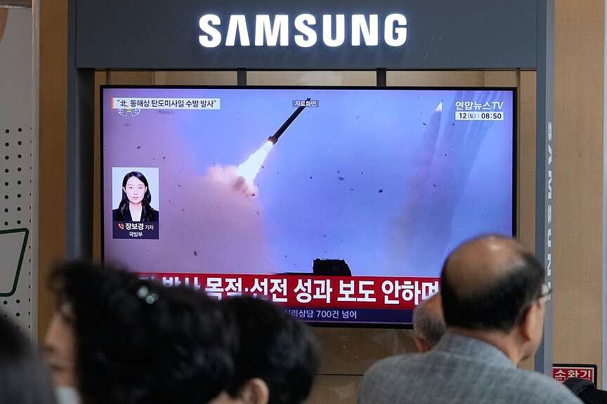 N. Korea fires missiles toward sea