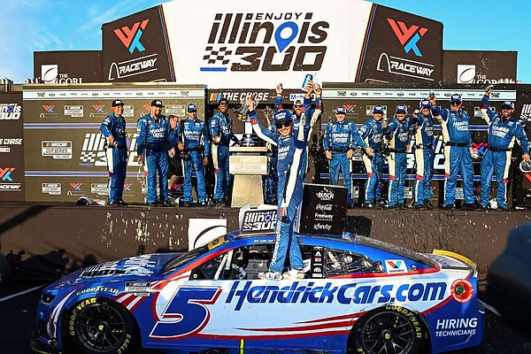 Larson ends 51-race winless streak, boosts NASCAR title hopes in Hendrick 1-2 finish | Arkansas Democrat Gazette