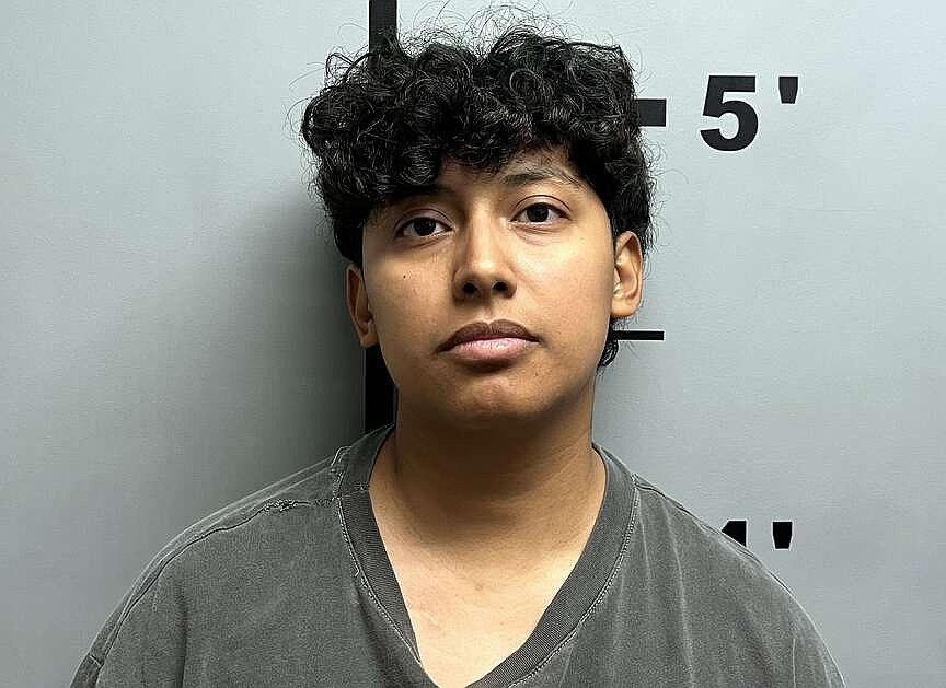 Arkansas judge denies motion to reduce bond for Illinois woman accused of internet stalking of a child