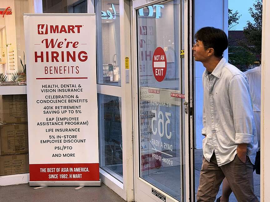 Jobless claims see decline as employers retain staff