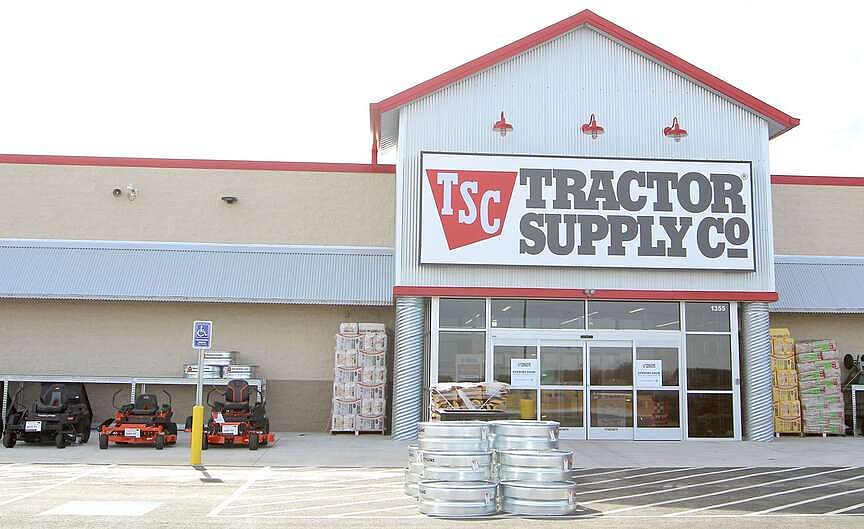 Tractor Supply Co. and Freddy’s Frozen Custard & Steakburgers set to come to Lowell