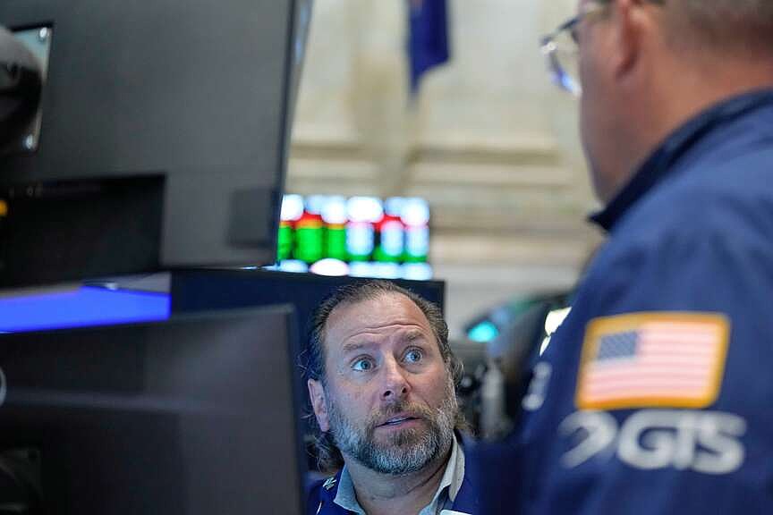 arkansasonline.com - STAN CHOE THE ASSOCIATED PRESS - Oil price reprieve helps stocks finish week higher | Arkansas Democrat Gazette