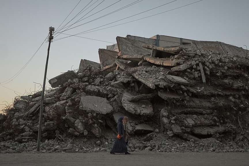arkansasonline.com - The Associated Press - Mine sank ship in strait, Iran says | Arkansas Democrat Gazette