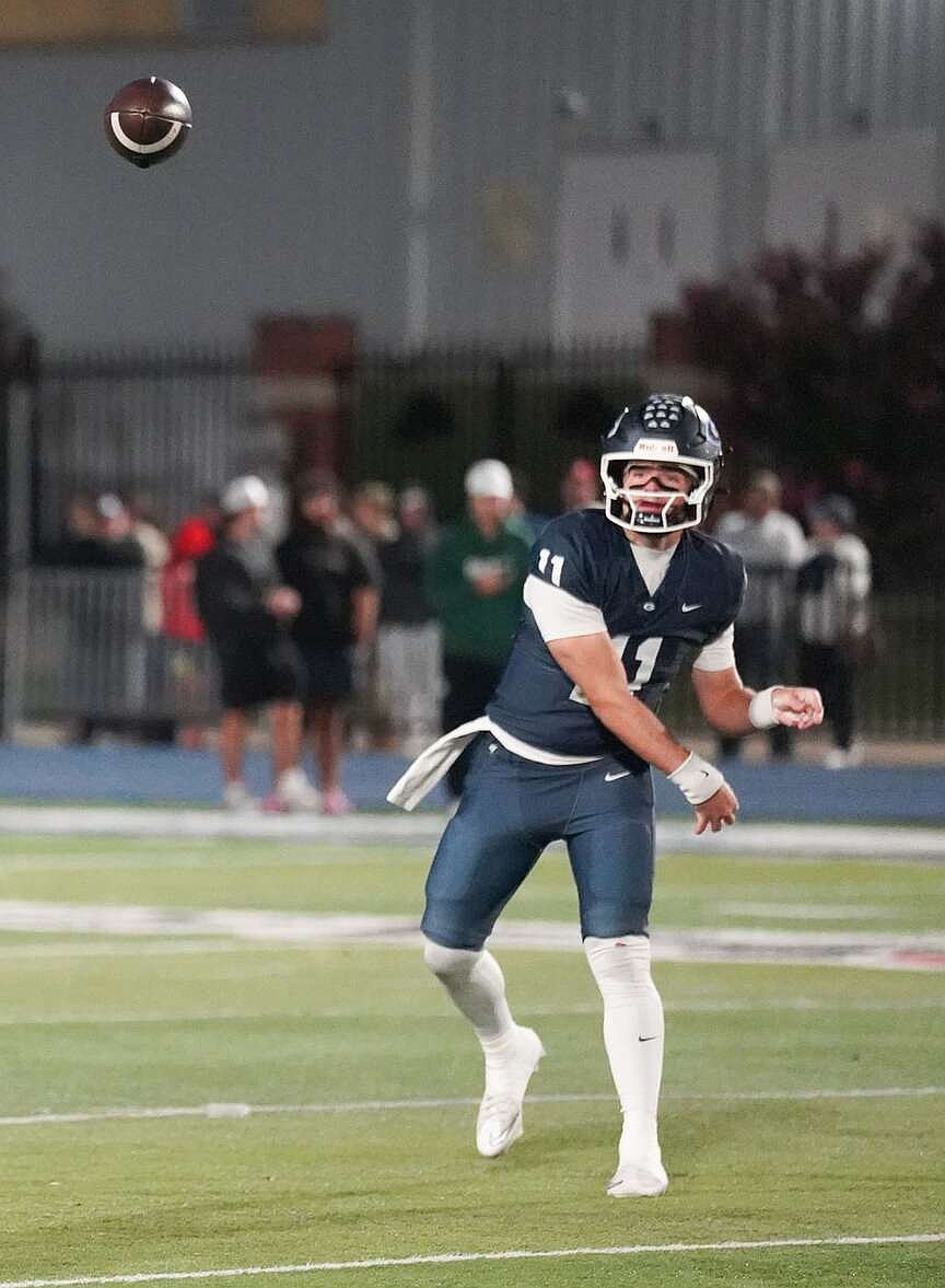 Greenwood ‘Cruzing’ behind Coatney