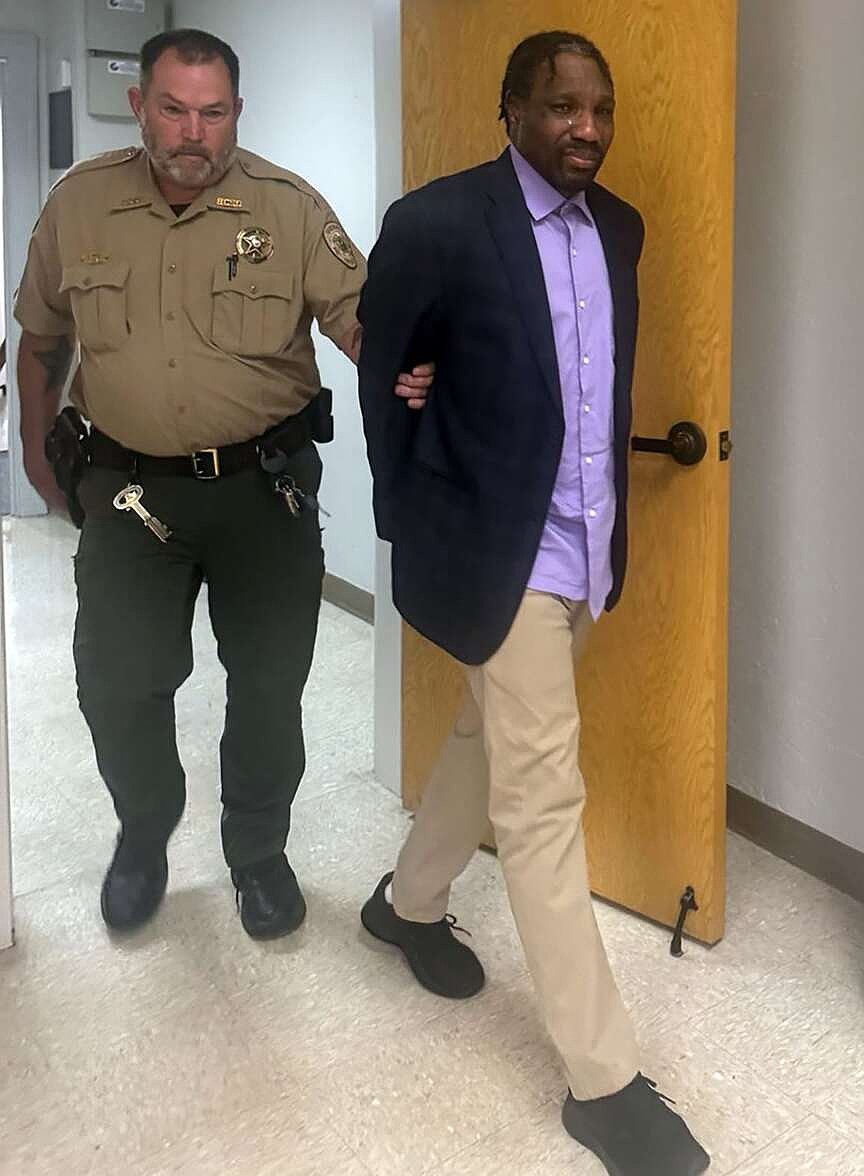 Sex offender gets four years in prison for indecent exposure at Rogers tanning business